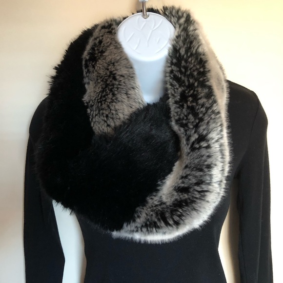 DENA TWIST FAUX FUR INFINITY SCARF🧣 - Picture 3 of 8